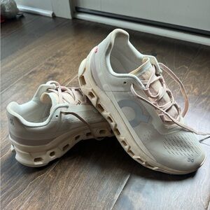 On Cloud Cloudmonser Size 8 Tennis Shoes